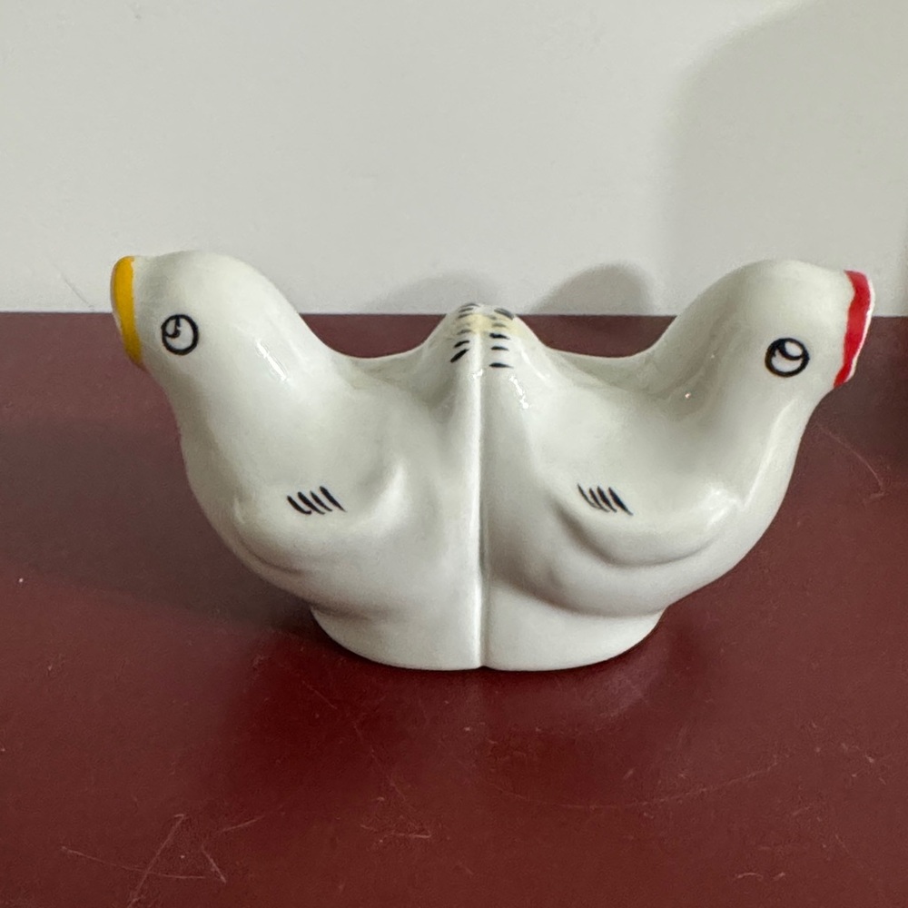Ceramic Chicken/Bird  one piece Salt and Pepper Shakers